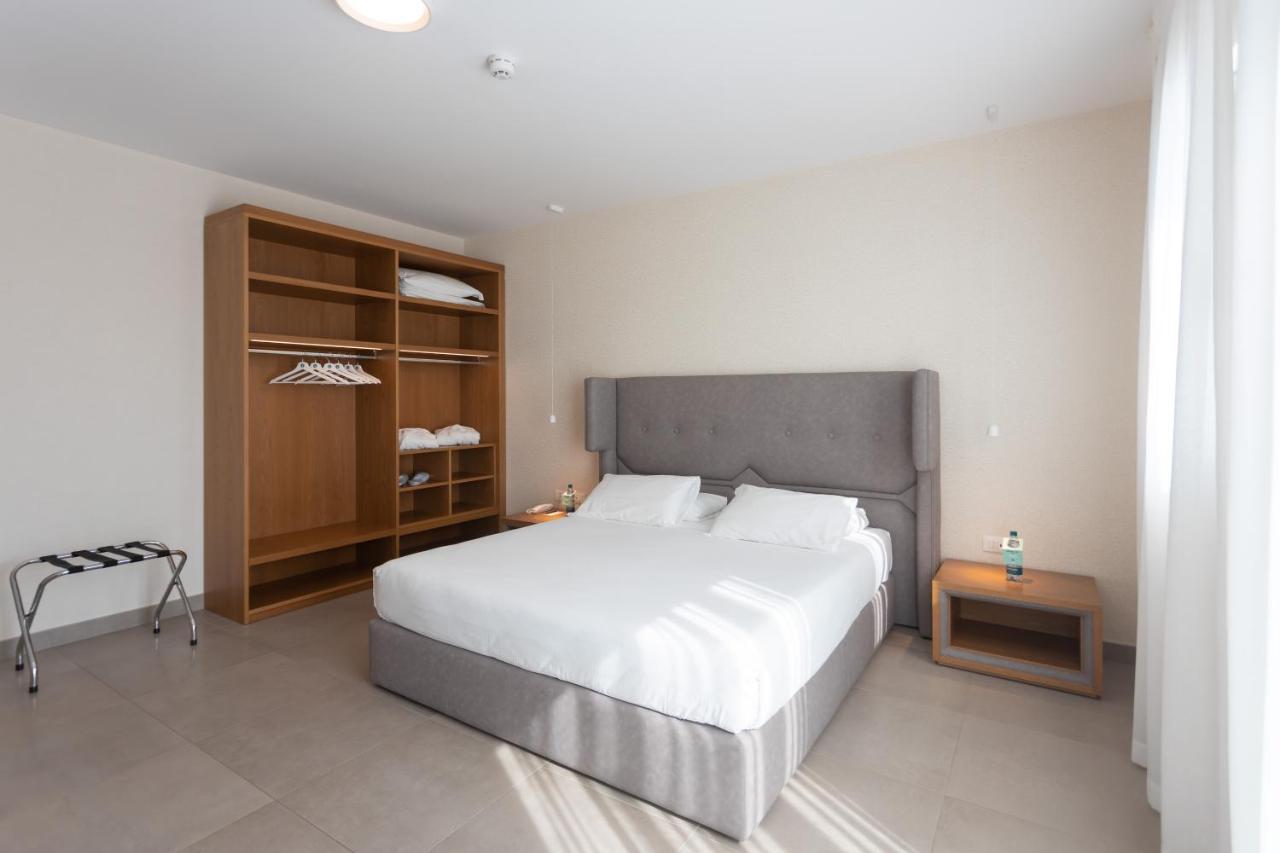 Mosella Suite Hotel Sottomarina Esterno foto